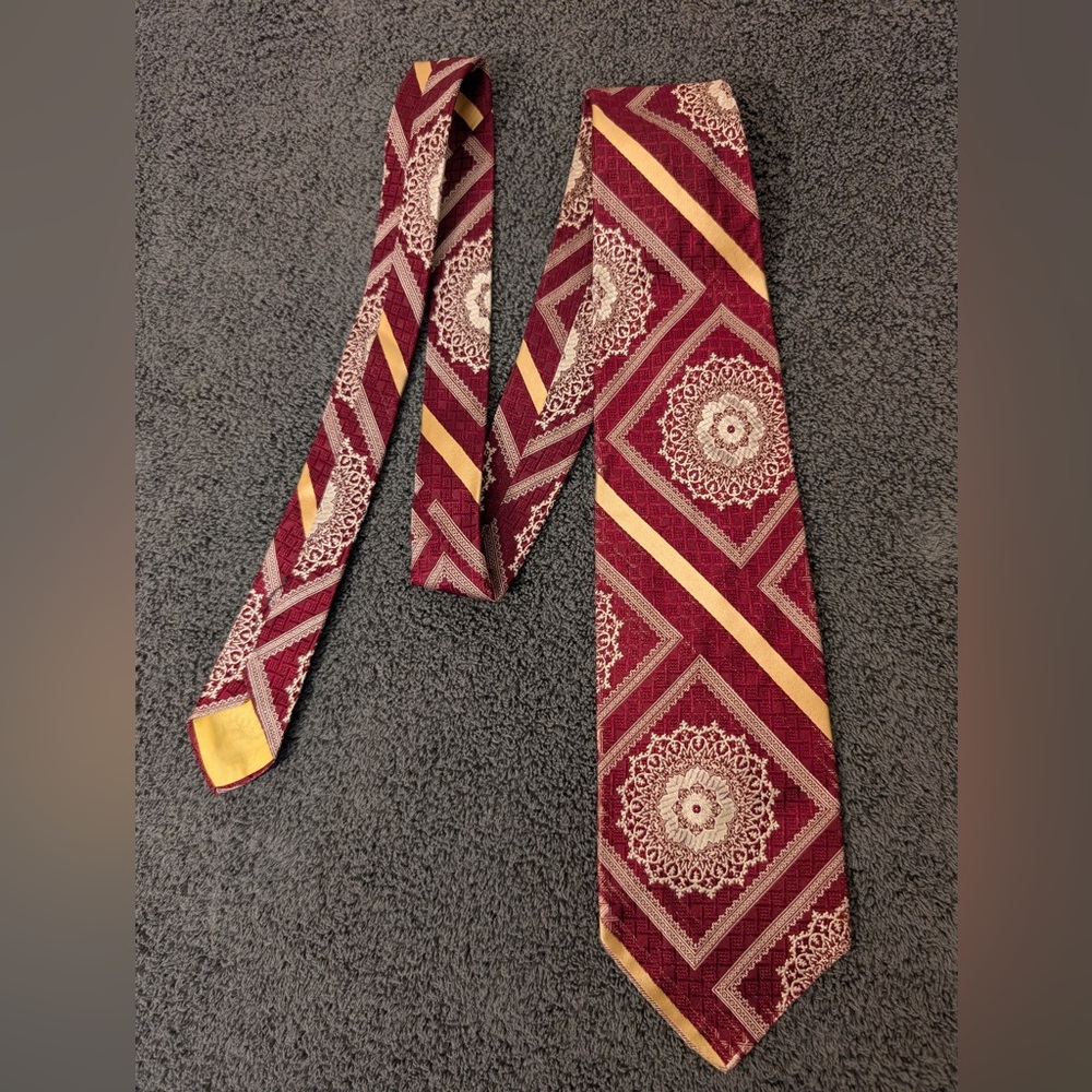 Oleg Cassini Burgundy and‎ Gold Patterned Tie